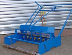 Schweissbahnverlegeger�t mit Andr�ckrolle